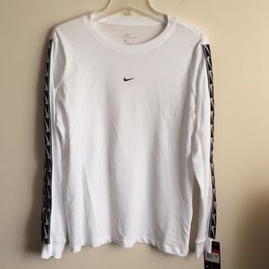 Nike Women’s long sleeve T-shirt